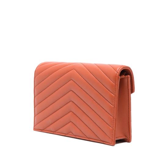 25FW 생로랑 램스킨 소재의 카산드라 마틀라쎄 엔벨로프 체인 지갑 857605 AAA44 7993 ORANGE - SAINT LAURENT