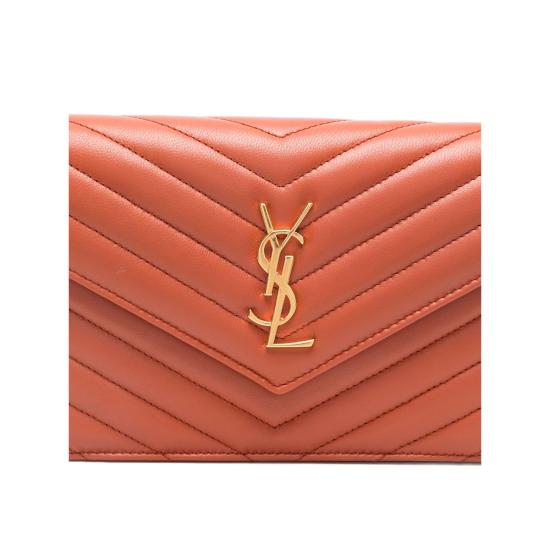 25FW 생로랑 램스킨 소재의 카산드라 마틀라쎄 엔벨로프 체인 지갑 857605 AAA44 7993 ORANGE - SAINT LAURENT