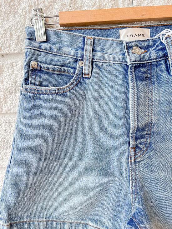  프레임 데님 숏팬츠 일상의 짧은 템포를 에 담아보세요 - FRAME