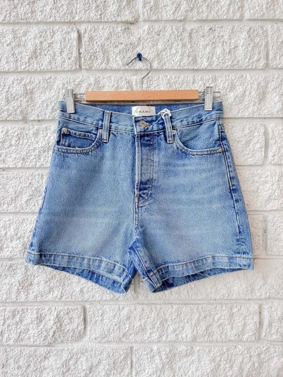  프레임 데님 숏팬츠 일상의 짧은 템포를 에 담아보세요