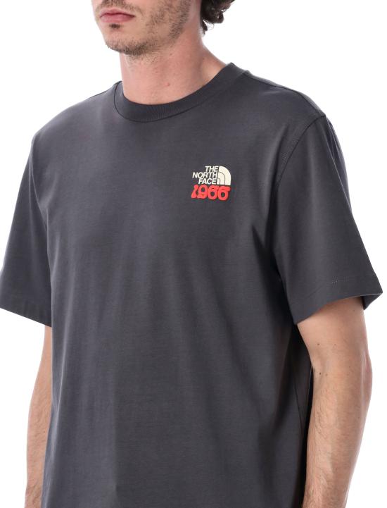 26SS 노스페이스 반팔 티셔츠 NF0A8GB2 RHI DARK GREY - NORTH FACE