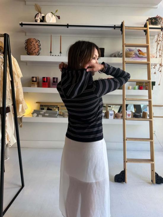  스틸히어 긴팔 티셔츠 스틸 히어 뉴욕 넬리 셔츠 블랙 - STILL HERE