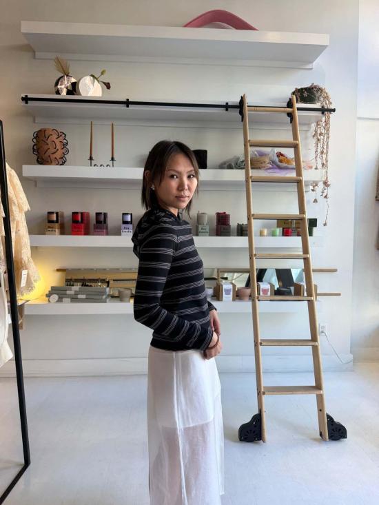  스틸히어 긴팔 티셔츠 스틸 히어 뉴욕 넬리 셔츠 블랙 - STILL HERE