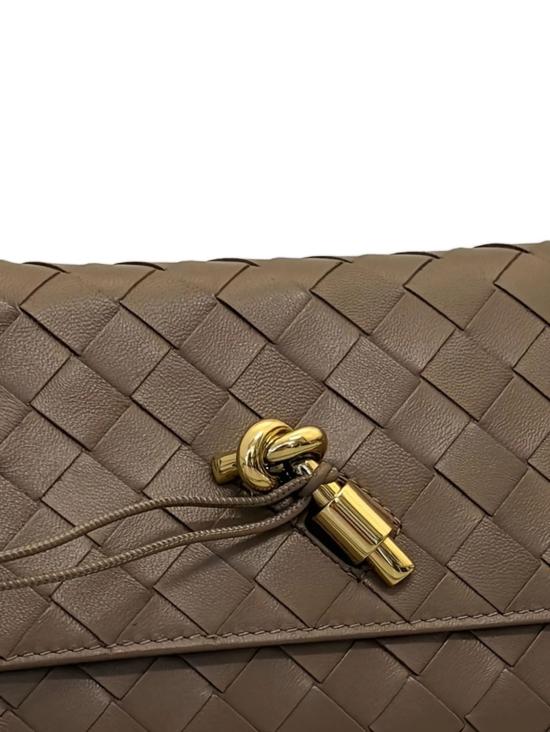 26SS 보테가베네타 안디아모 파우치 온 스트랩 836940VCPP2 2360 PINECONEBRASS 2360 PINECONE BRASS - BOTTEGA VENETA