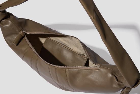 26SS 르메르 숄더백 대형 크루아상  - 부드러운 나파 가죽 BG0000 LL095 카키색 - LEMAIRE