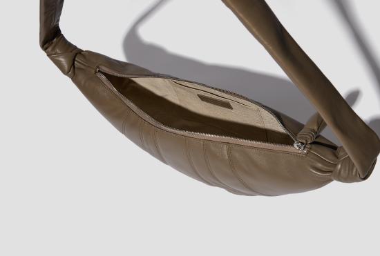 26SS 르메르 숄더백 중간 사이즈 크루아상  - 부드러운 나파 가죽 BG0001 LL095 카키색 - LEMAIRE