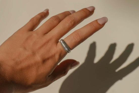  Milk & Rose 반지 밀크 앤 로즈 질감의 초승달 모양 실버 - OTHER BRANDS