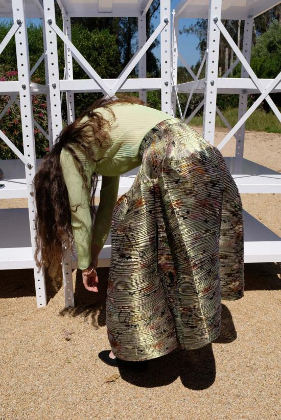  줄리아 호이어 롱 스커트 켄자 스커트 이리데슨트 프랜시스