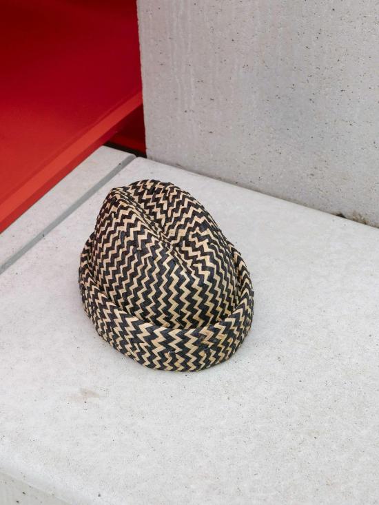  헨릭 빕스코브 모자 Henrik Vibskov 신문 밀짚 블랙/내추럴 - HENRIK VIBSKOV