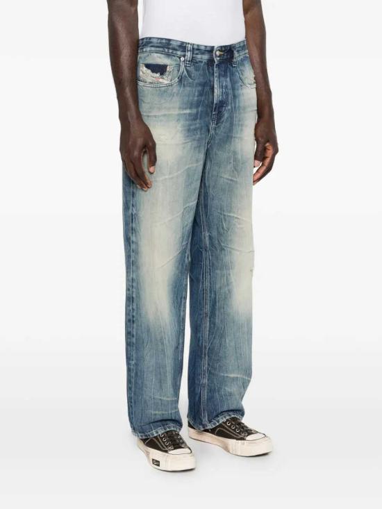 26SS 디젤 2001 D 매크로 릴렉스 핏 데님 팬츠 A1159809N60 01 - DIESEL