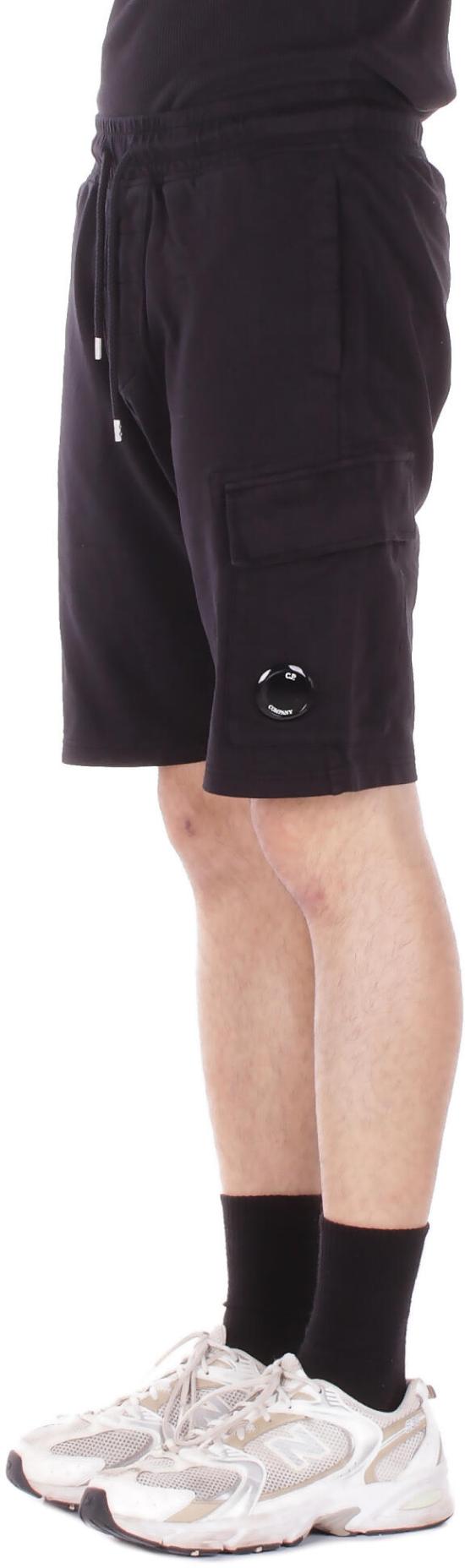 26SS 씨피 컴퍼니 라이트 플리스 카고 렌즈 스웨트쇼츠 RCCMSB704A002246G999 BLACK - C.P. COMPANY