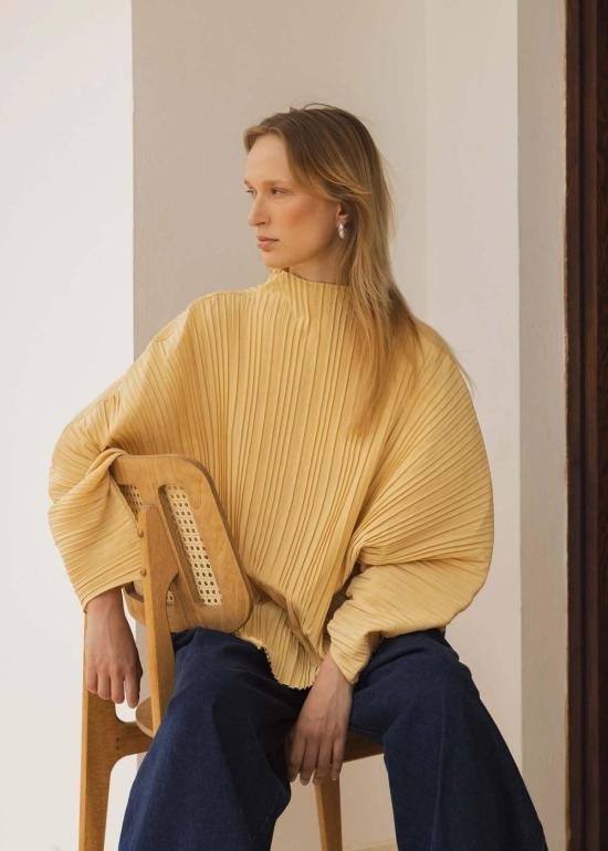  esthe 블라우스 에스테 스컬프티드 플리츠 하이넥 탑 옐로우 - OTHER BRANDS