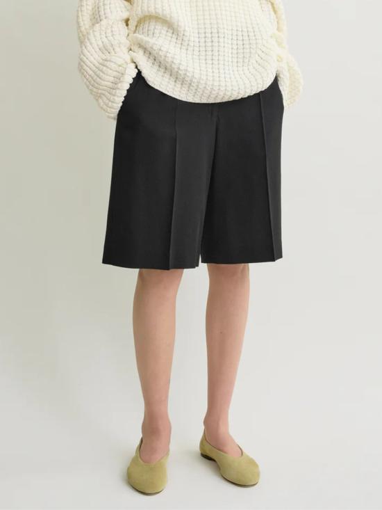 26SS 토템 숏팬츠 262WRB0455FB0475 001 Black - TOTEME