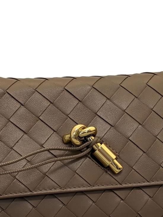 26SS 보테가베네타 안디아모 파우치 온 스트랩 836940VCPP22360 PINECONE - BOTTEGA VENETA