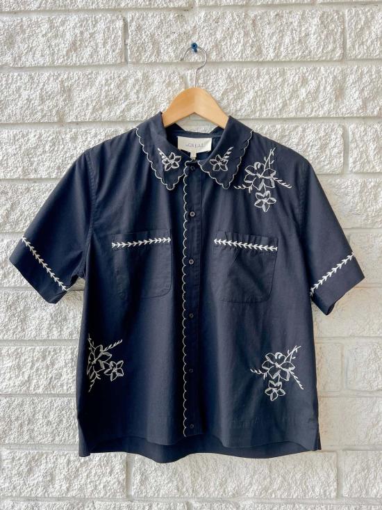  더 그레이트 블라우스 . 손수건 자수가 있는 볼링 셔츠 블랙