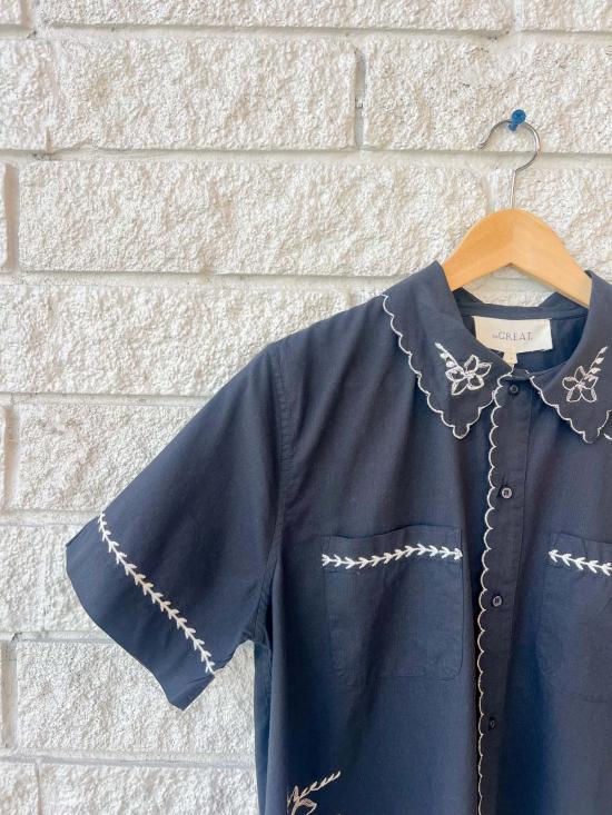  더 그레이트 블라우스 . 손수건 자수가 있는 볼링 셔츠 블랙 - THE GREAT