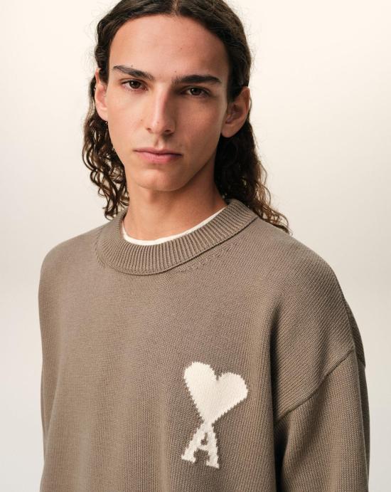 26SS 아미 ADC 울 & 코튼 크루넥 하트 스웨터 UKS859KN0156 A117 Beige taupe ecru - AMI