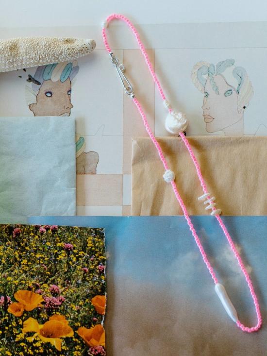  Millhouse Collection 목걸이/팬던트 밀하우스 컬렉션 아마 목걸이 브라이트 핑크 트랜스 - OTHER BRANDS