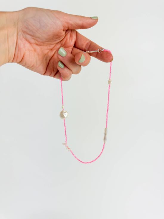  Millhouse Collection 목걸이/팬던트 밀하우스 컬렉션 아마 목걸이 브라이트 핑크 트랜스 - OTHER BRANDS