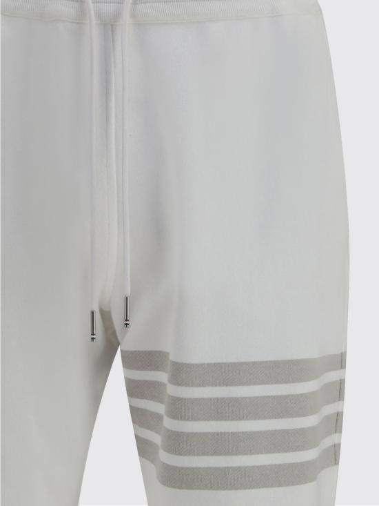 26SS 톰브라운 솔리드 루프백 오버다이 4바 스웨트팬츠 MJQ243AJ0007 100 White - THOM BROWNE