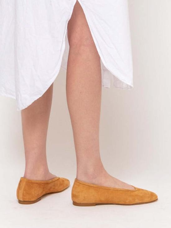  Casa Isota 플랫 슈즈 카사 이소타 다프네 스웨이드 플랫 카멜로 - OTHER BRANDS