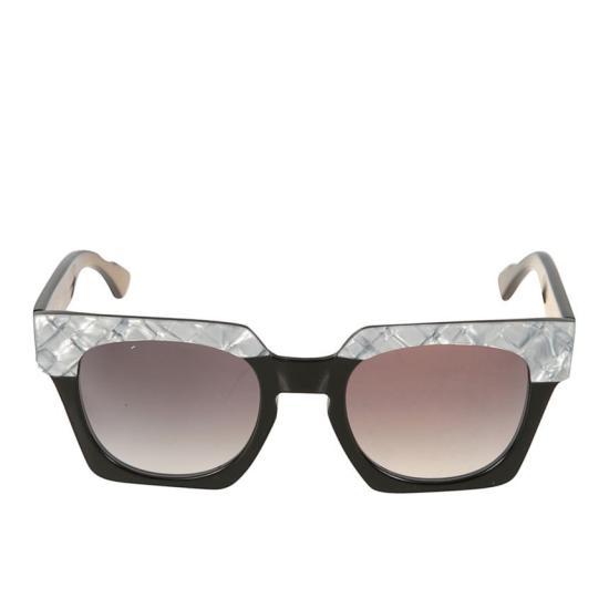  카돌 선글라스 질감이 돋보이는 은색 액센트가 있는 포르토피노 볼드 스퀘어 프레임