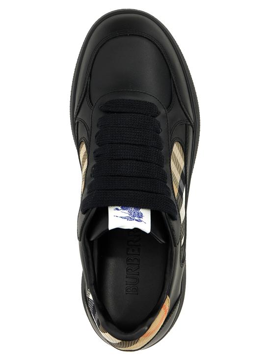 26SS 버버리 체크 테라스 스니커즈 8108650 BLACK SAND IP CHK DOM - BURBERRY