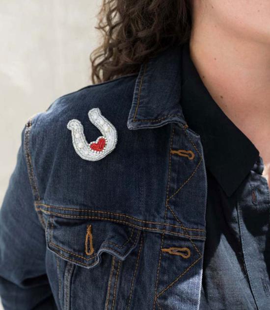  마트르 부미 브로치 발라 마니 비즈 장식 말굽  핀 핸드메이드 - MATR BOOMIE