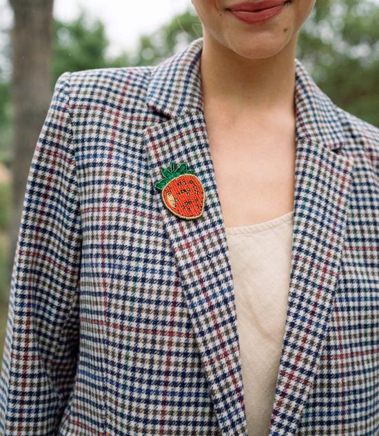  마트르 부미 브로치 발라 마니 비즈 장식 딸기  핀 (수제) - MATR BOOMIE