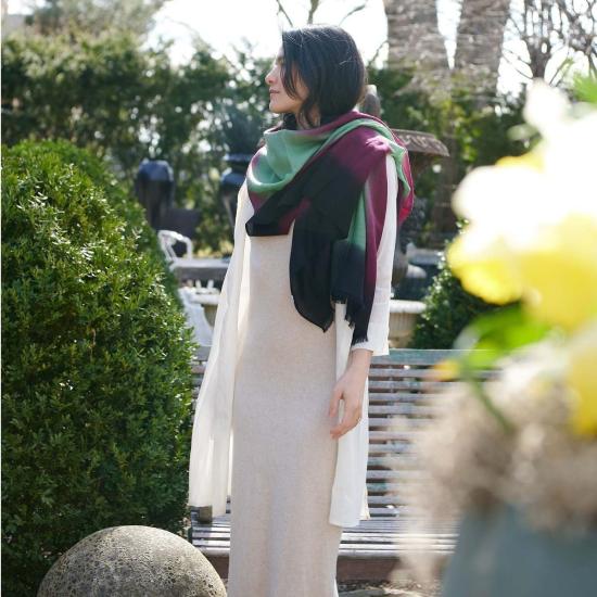  베리어슬리 머플러/스카프 다양한 아이리스 코트야드 스카프 퍼플 - VARIOUSLY