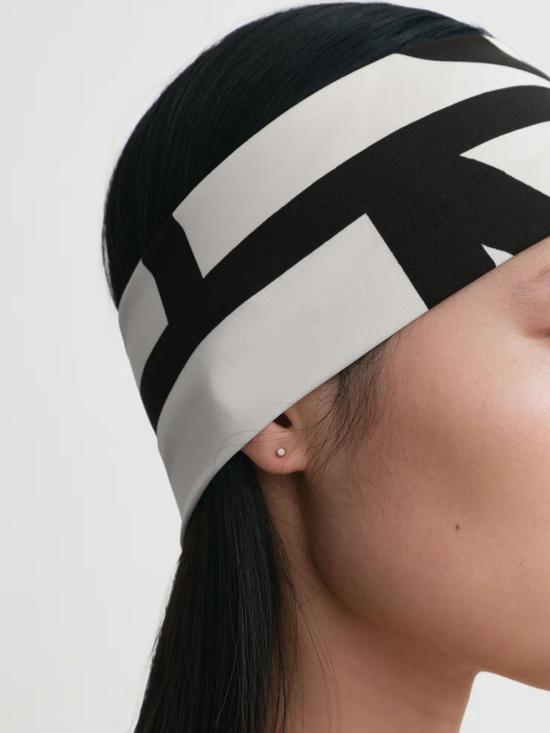 26SS 토템 헤어 액세서리 253WSH0043FB0221 141 Bianco - TOTEME