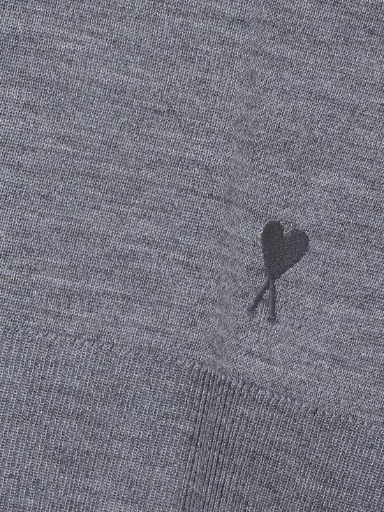 26SS 아미 씬 울 크루넥 아미 드 하트 스웨터 UKS856KN0066 0516 Grey - AMI