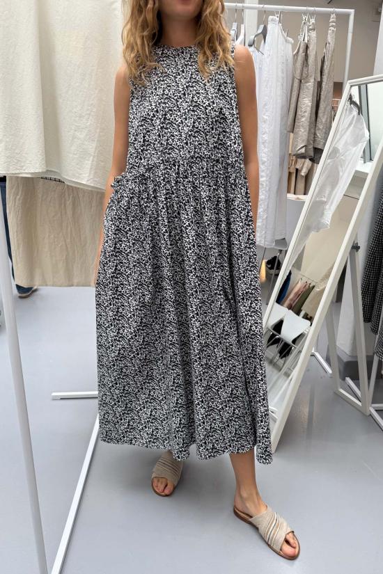  아푼토비 숏 원피스 A Punto B 마이크로 플로럴 블랙 드레스 - A PUNTO B