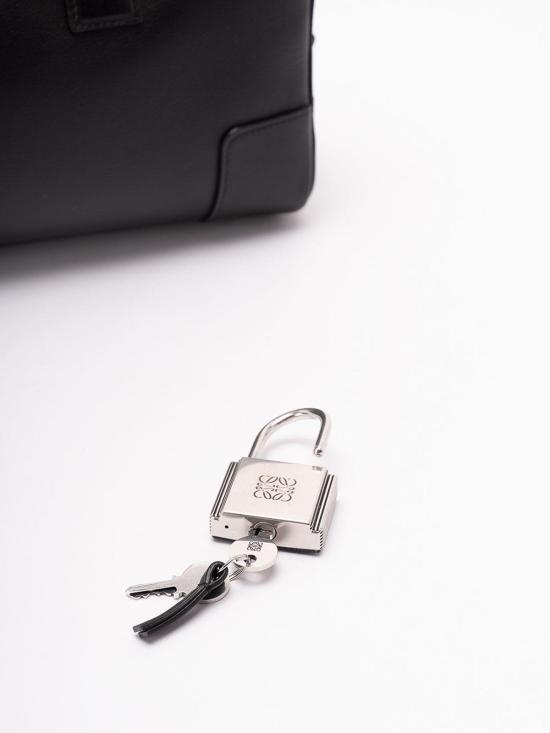 26SS 로에베 숄더백 A039N31X011100 Black - LOEWE