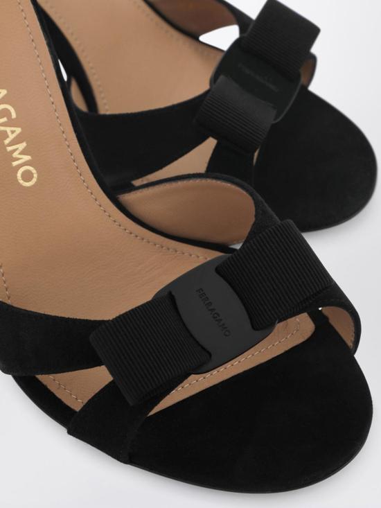 26SS 살바토레 페라가모 힐/펌프스 7917871 NB Black - SALVATORE FERRAGAMO