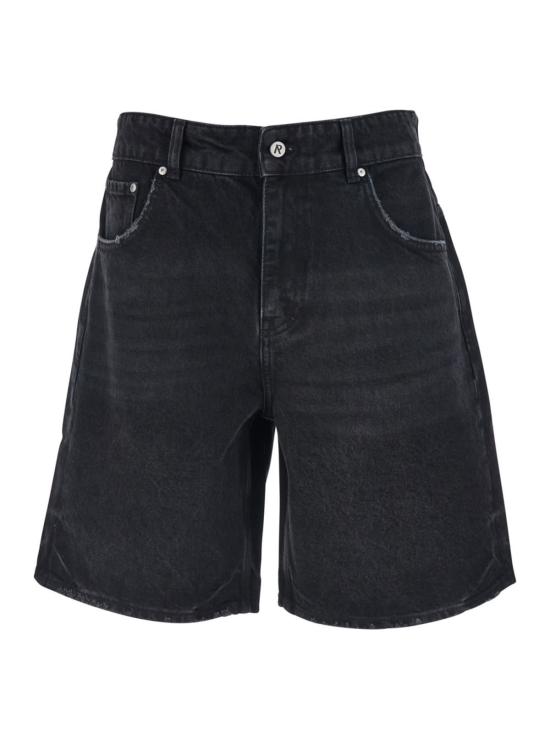  리프레젠트 데님 숏팬츠 뒷면에 R 로고가 프린트된 블랙 데님 반바지