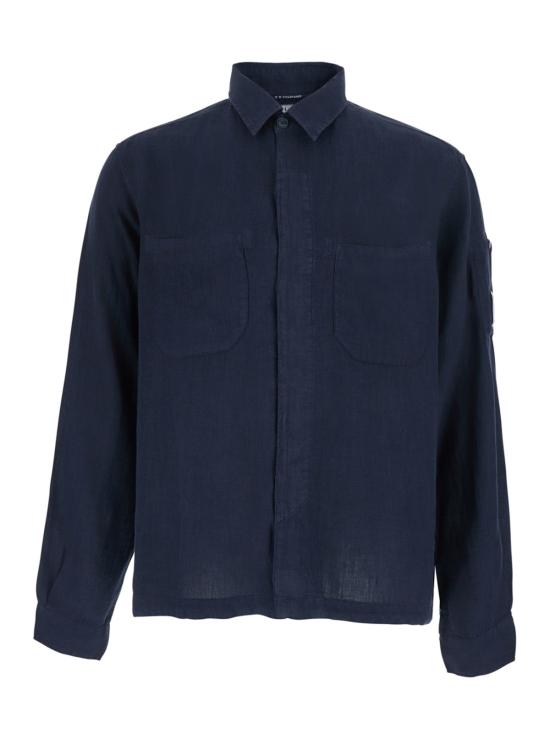  씨피 컴퍼니 긴팔 셔츠 클래식 칼라와 소매에 로고 플레이트가 있는 C.P. 회사 , 린넨 블루 색상