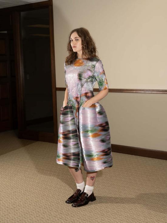  줄리아 호이어 롱 원피스 우마 드레스 폴리 실버 이리데슨트 - JULIA HEUER