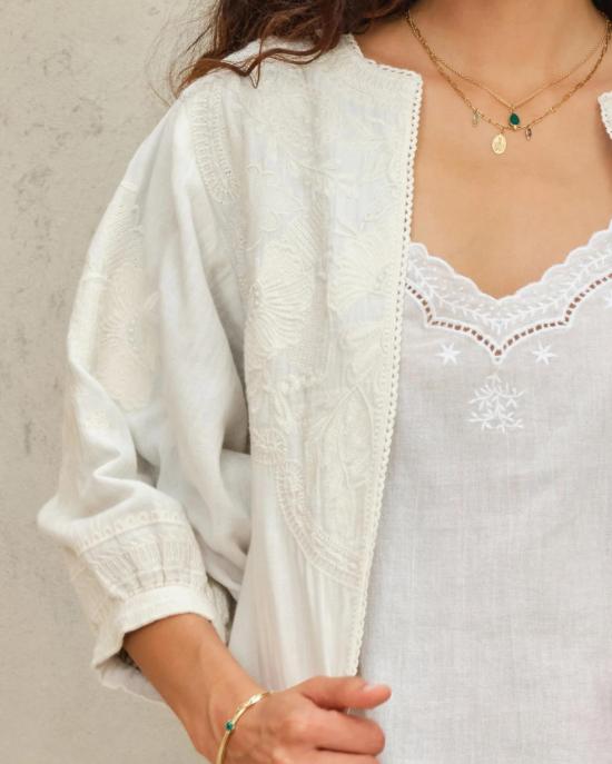  엠에이비이 캐미솔 M.A.B.E 라일라 자수  화이트 - M.A.B.E