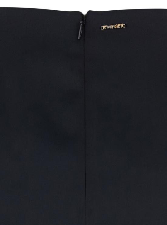  트윈셋 롱 스커트 뒷면에 지퍼 여밈과 로고 플레이트가 있는 블랙 - TWINSET