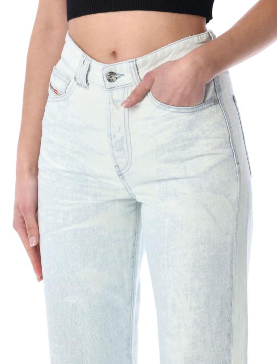  디젤 데님 팬츠 1971 D 센트 레귤러 새틴 진 라이트 블루 - DIESEL