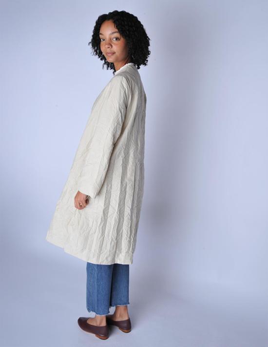  아푼토비 코트 러플 칼라가 있는 푼토 B 카푸치노 롱 - A PUNTO B