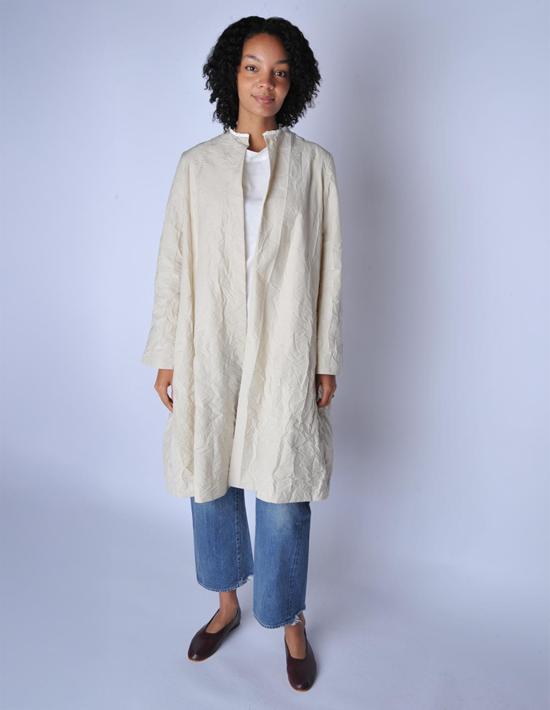  아푼토비 코트 러플 칼라가 있는 푼토 B 카푸치노 롱 - A PUNTO B