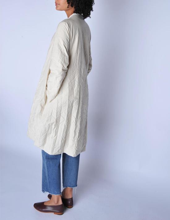  아푼토비 코트 러플 칼라가 있는 푼토 B 카푸치노 롱 - A PUNTO B