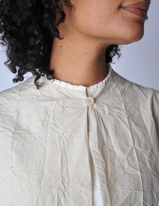  아푼토비 코트 러플 칼라가 있는 푼토 B 카푸치노 롱 - A PUNTO B