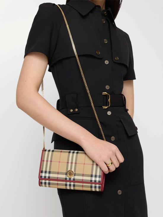 26SS 버버리 체크 체인 스트랩 지갑 8116321B9724 Black - BURBERRY