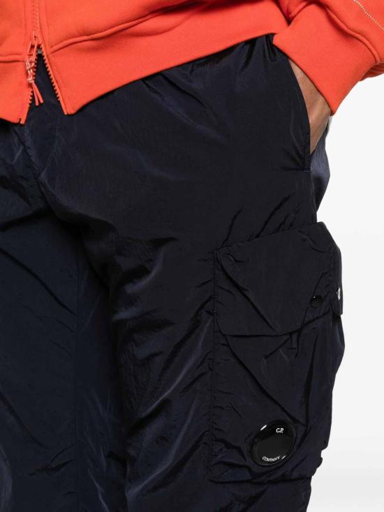 26SS 씨피 컴퍼니 크롬-R 어고노믹 카고 렌즈 팬츠 20CMPA033A005904G888 Blue - C.P. COMPANY