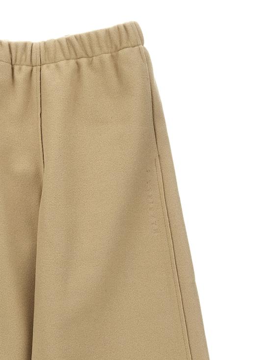  [키즈] MM6 메종마르지엘라 팬츠 키즈 MM6 메종 마르지엘라 로고 자수  베이지 - MM6 MAISON MARGIELA