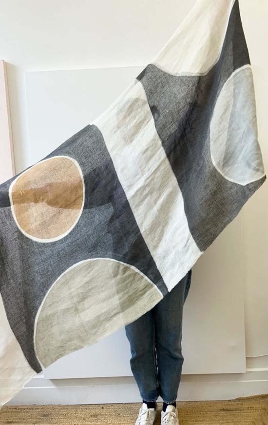  익스퀴짓 제이 머플러/스카프 정교한 J 클레이 서클 핸드페인팅 린넨 스카프