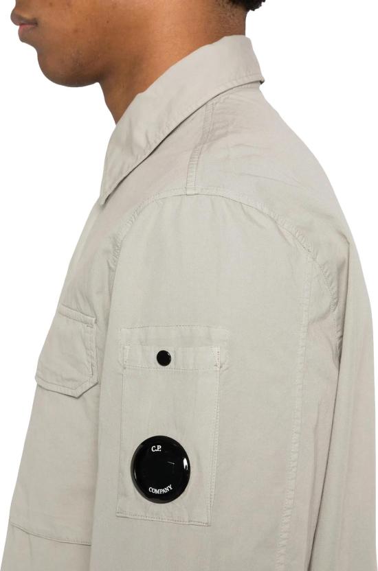 26SS 씨피 컴퍼니 오가닉 개버딘 지퍼 렌즈 오버셔츠 20CMOS156A110143G GREY - C.P. COMPANY